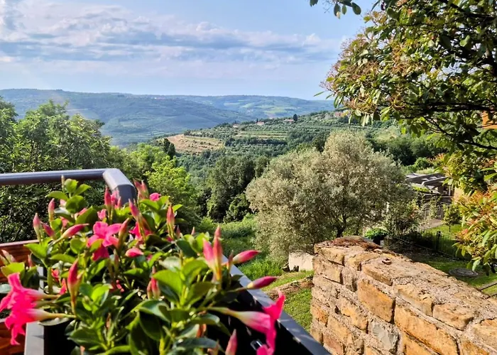 House Calla, House With A View, Near Piran Σπίτι διακοπών *